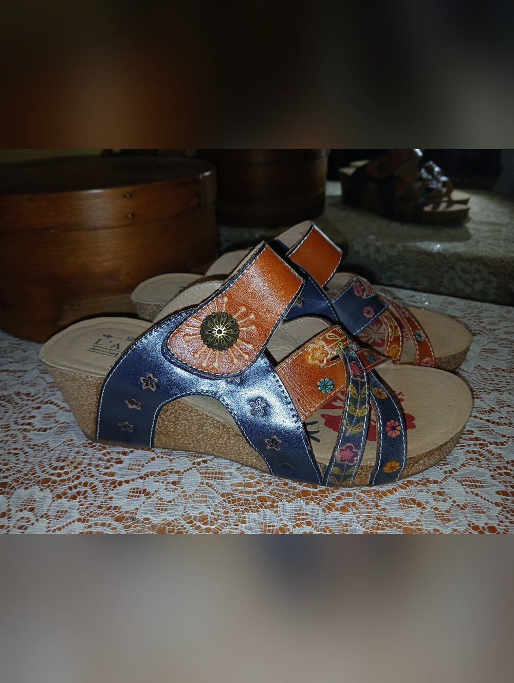 L'Artiste Spring Step Swan Floral Leather Wedge Sandals Size 40 - Picture 9 of 11